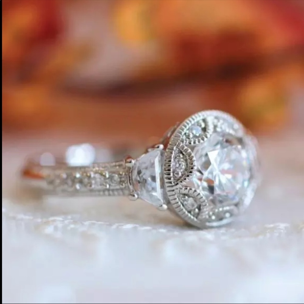 New Women’s Luxury 925 Silver Diamond Lady  Ring - Picture 2 of 4